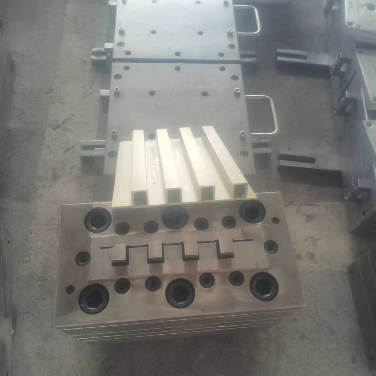 PVC木塑、發(fā)泡模具
